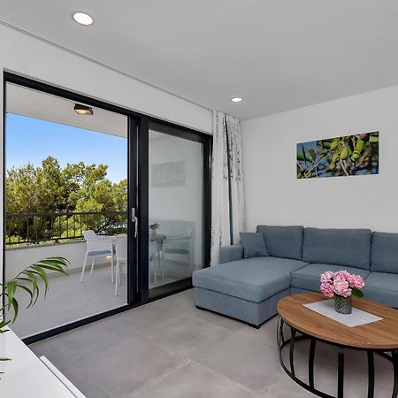 Central Beach Apartments Tučepi Екстериор снимка