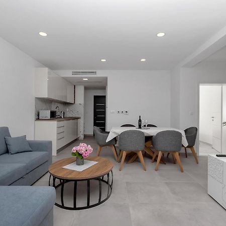 Central Beach Apartments Tučepi Екстериор снимка