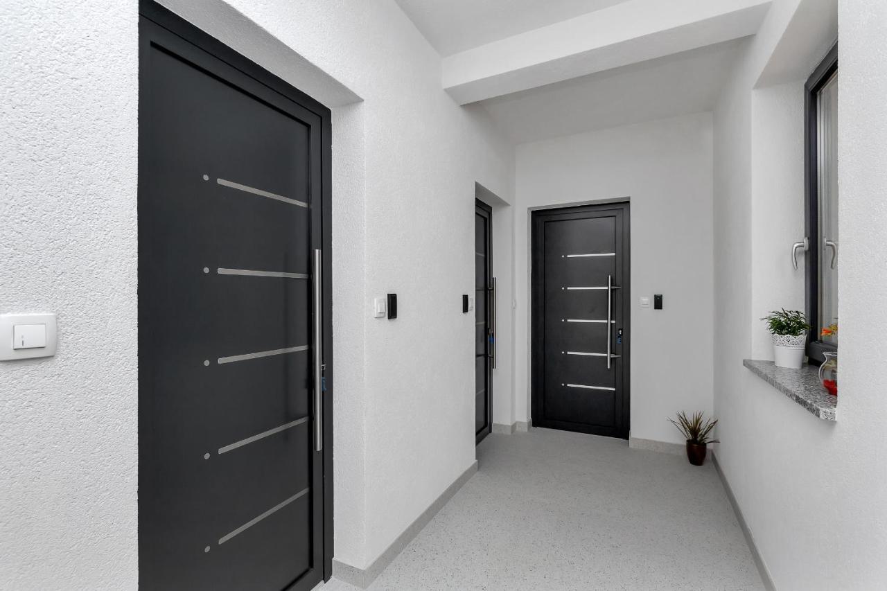 Central Beach Apartments Tučepi Екстериор снимка
