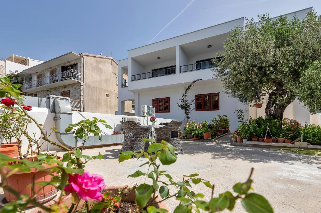 Central Beach Apartments Tučepi Екстериор снимка