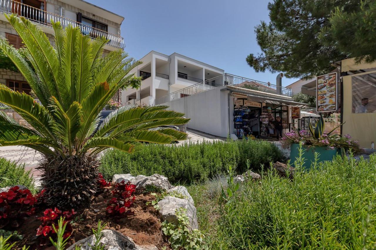 Central Beach Apartments Tučepi Екстериор снимка
